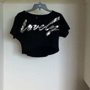 Short sleeved crop top